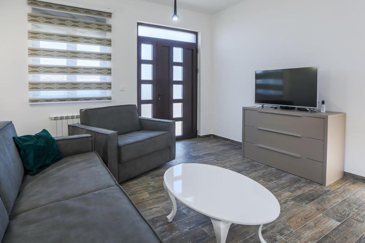 Apartament Milocer View *